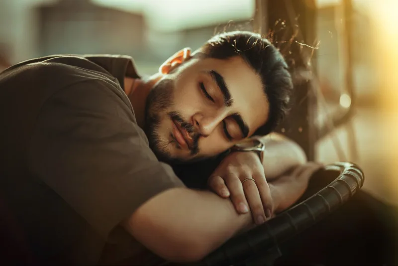 男性放鬆睡眠恢復精力